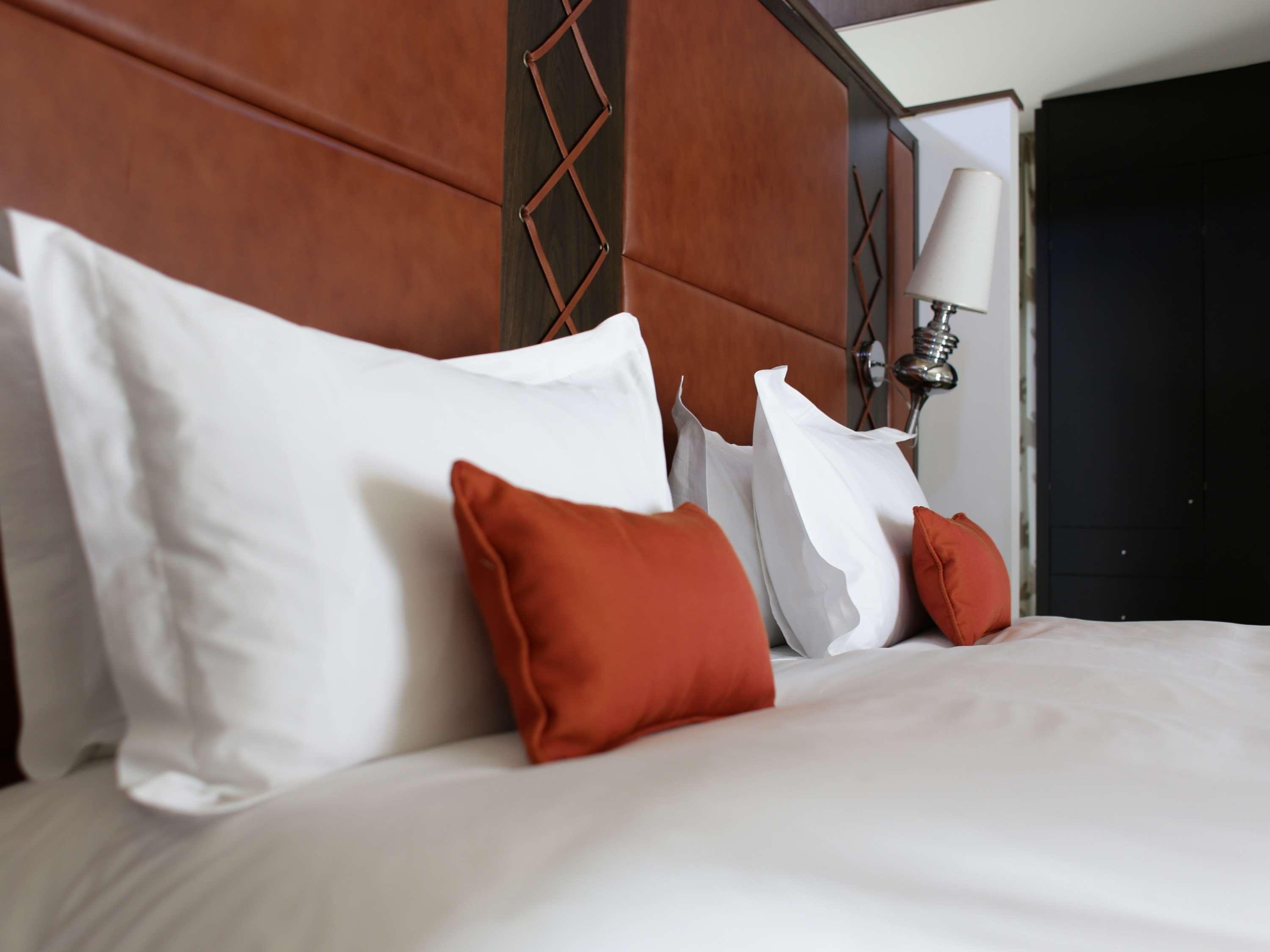 Sofitel Montevideo Casino Carrasco & Spa Eksteriør billede A bed with pillows