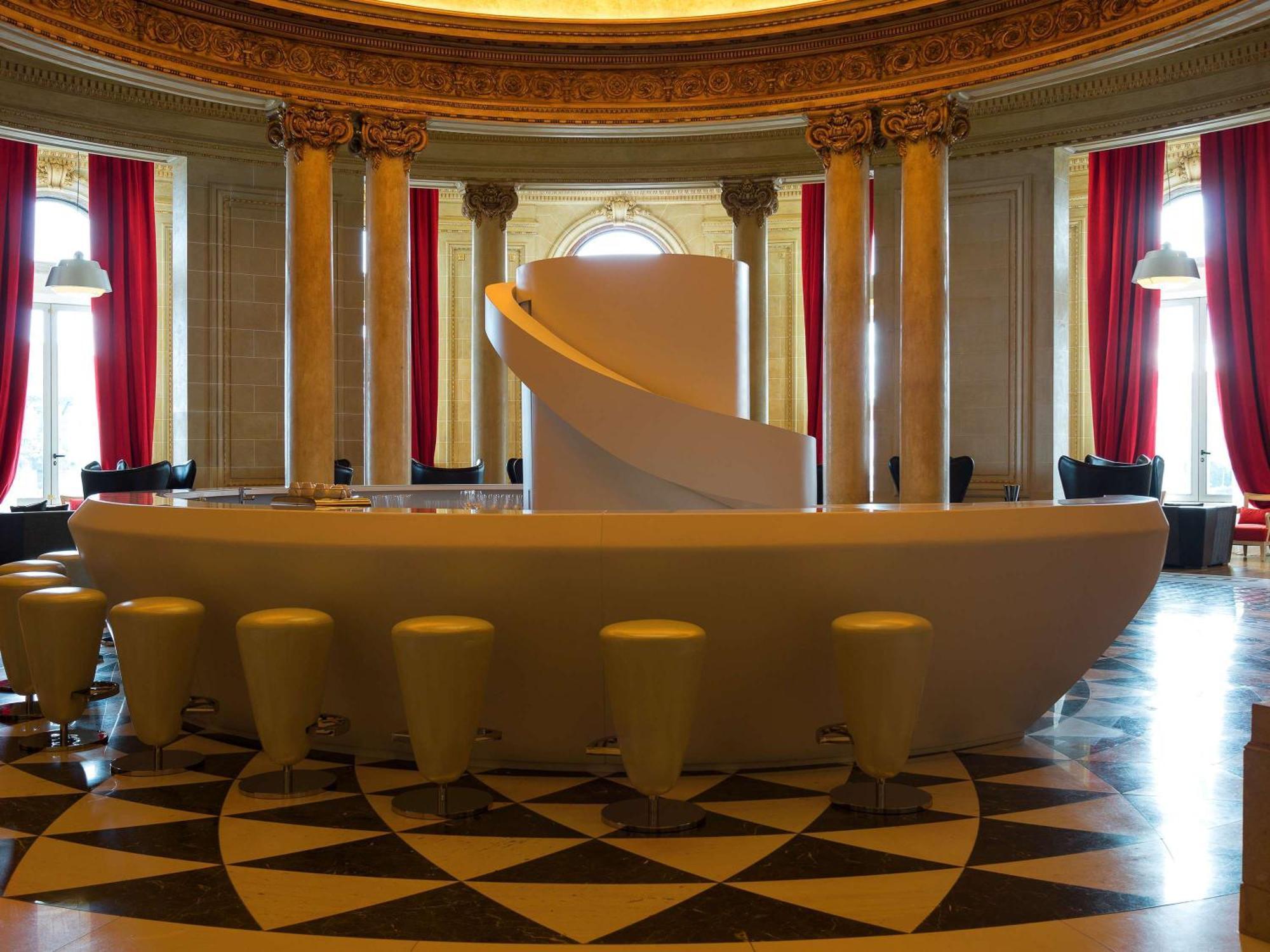 Sofitel Montevideo Casino Carrasco & Spa Eksteriør billede The bar at the Hotel de Crillon