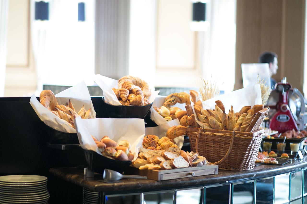 Sofitel Montevideo Casino Carrasco & Spa Eksteriør billede A bread station